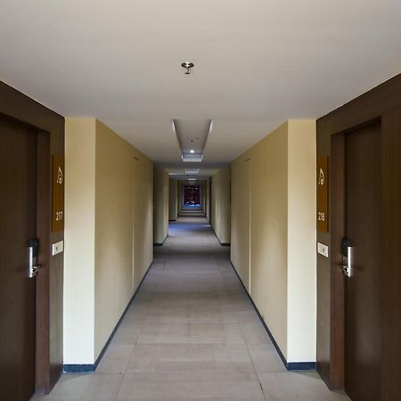Hotel Atharva Ujjain Esterno foto