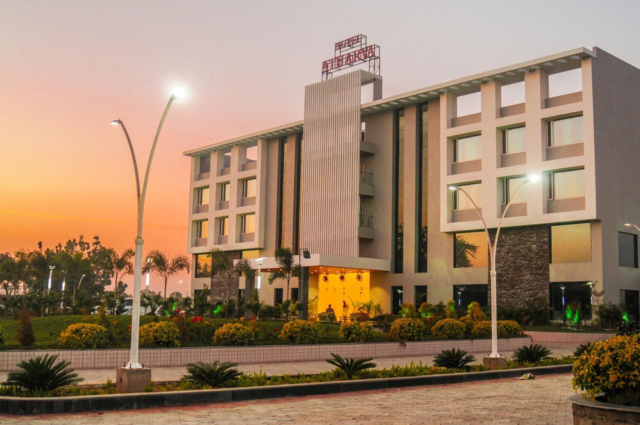 Hotel Atharva Ujjain Esterno foto