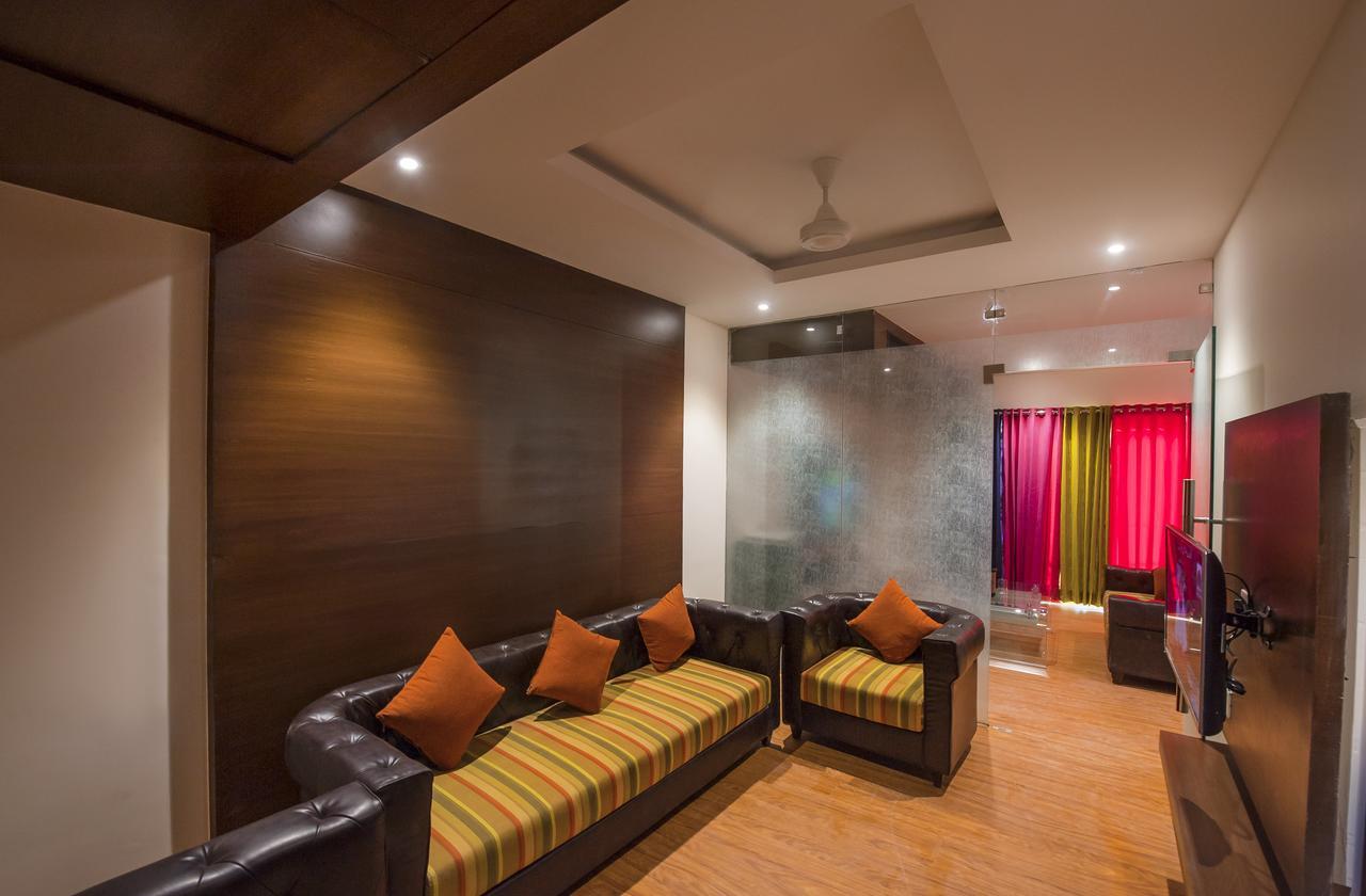 Hotel Atharva Ujjain Esterno foto