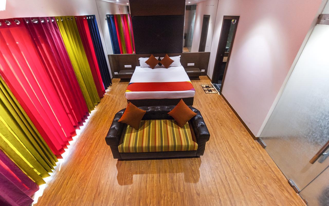 Hotel Atharva Ujjain Esterno foto