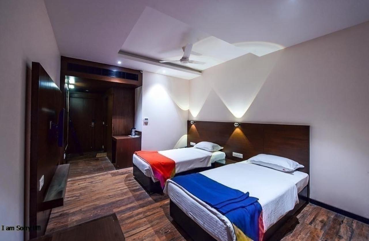 Hotel Atharva Ujjain Esterno foto