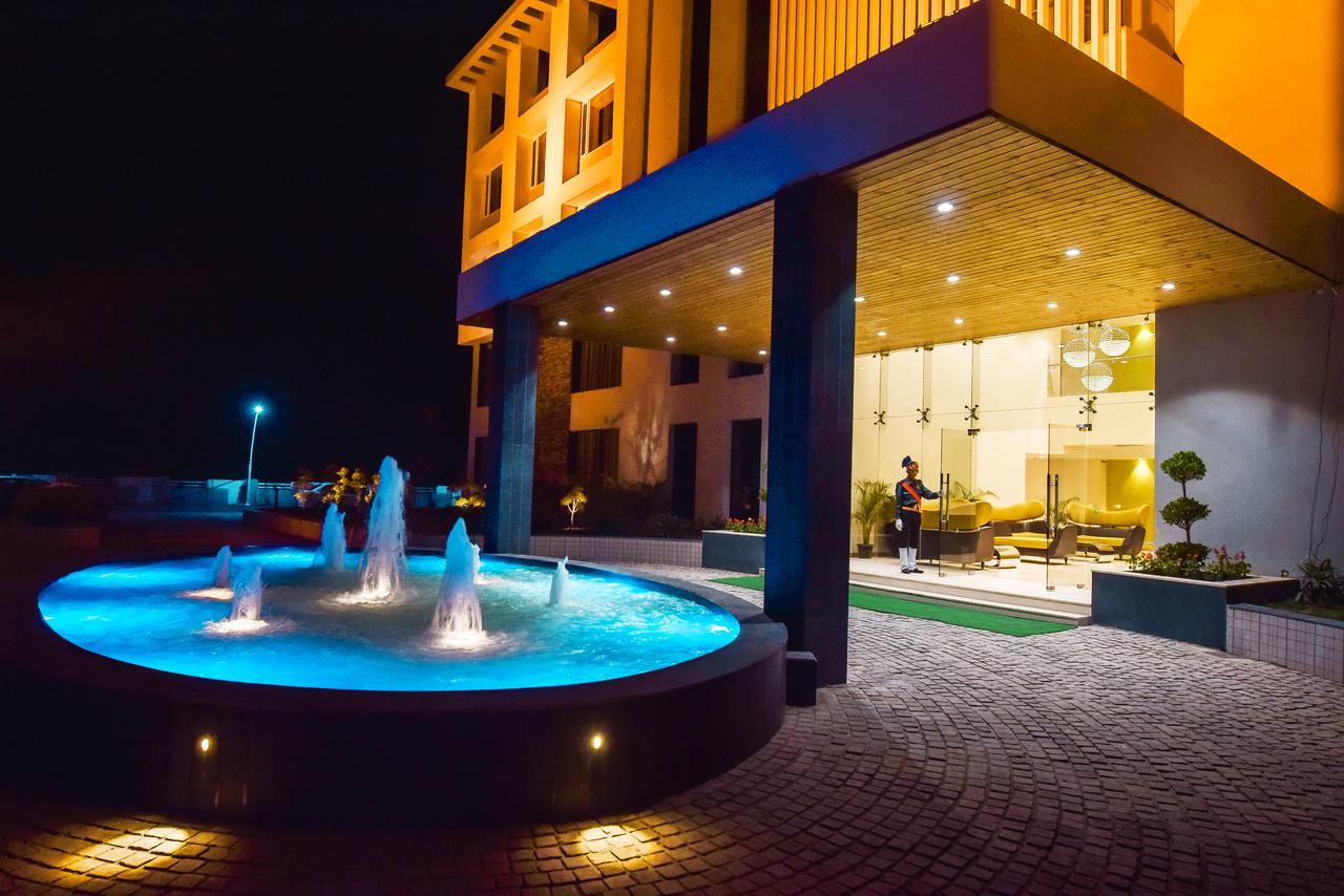Hotel Atharva Ujjain Esterno foto