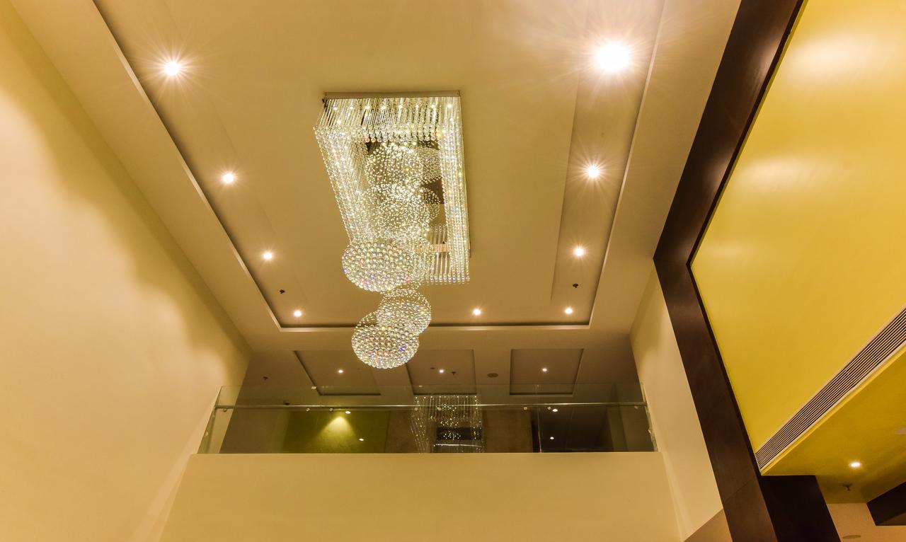 Hotel Atharva Ujjain Esterno foto