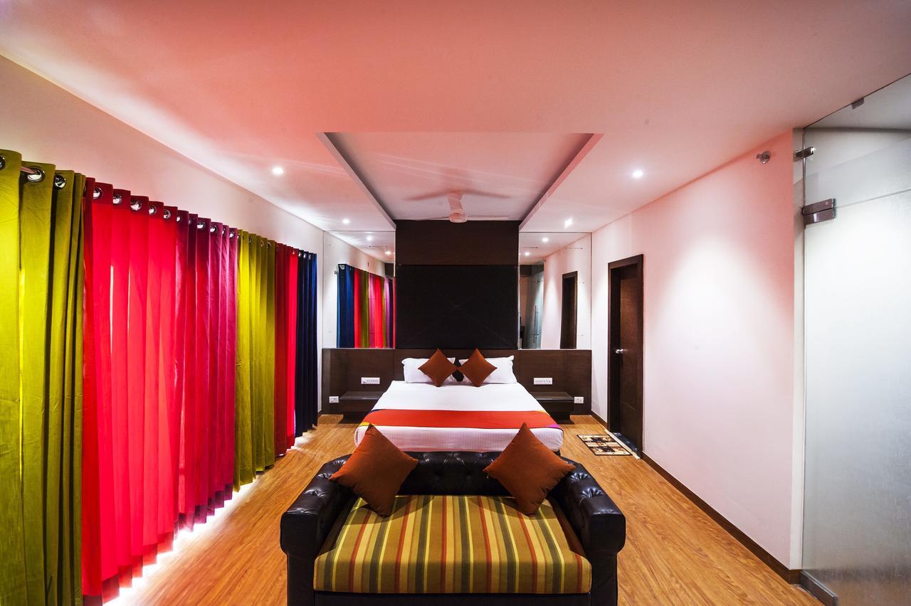 Hotel Atharva Ujjain Esterno foto