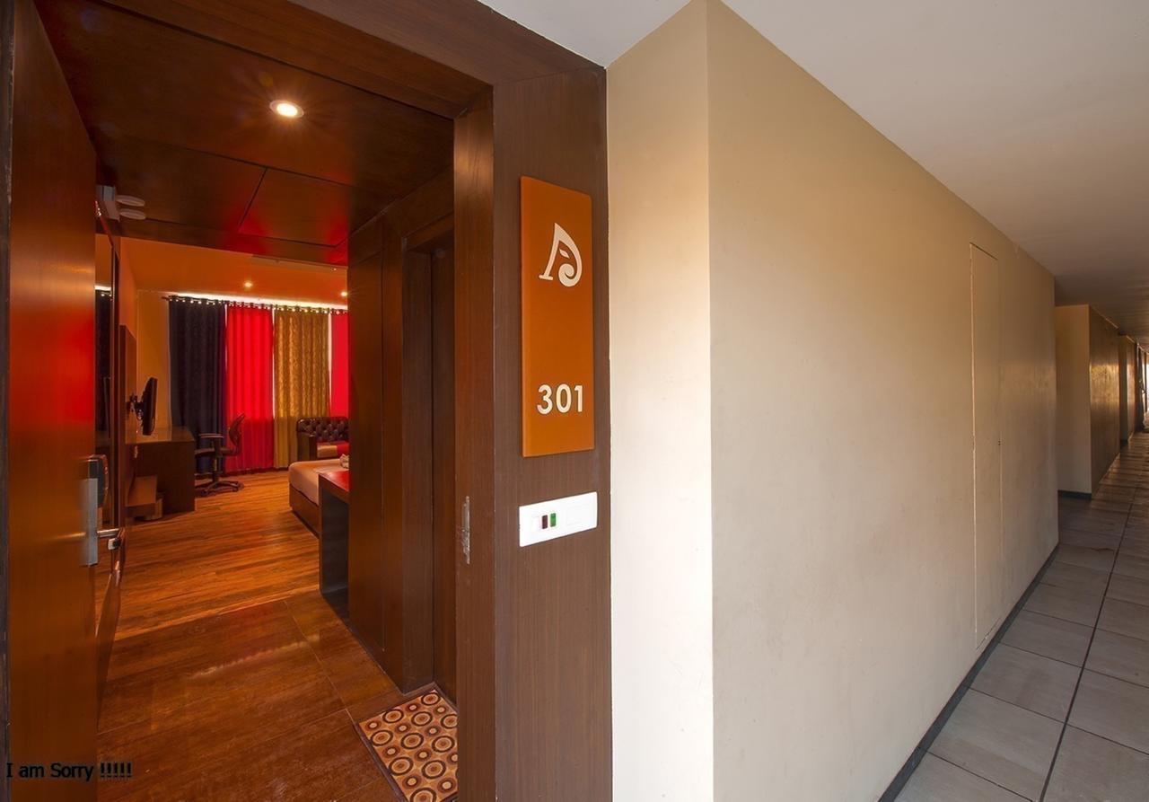 Hotel Atharva Ujjain Esterno foto